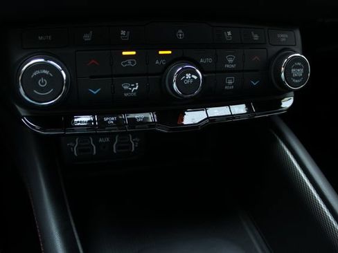 Used 2024 Dodge Durango GT AWD/4WD image 19