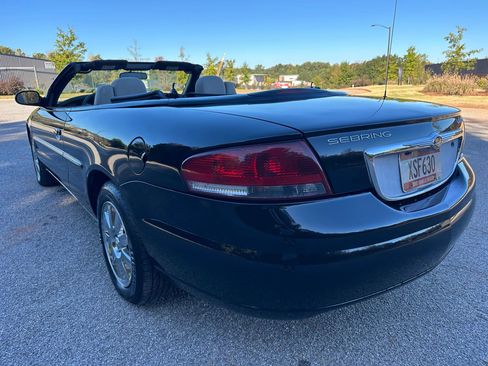 Used 2004 Chrysler Sebring Limited w/ Driver Convenience Group image 3