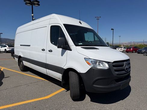 Used 2023 Mercedes-Benz Sprinter 2500 image 3