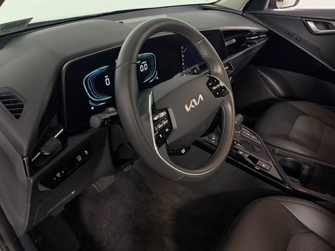 Used 2025 Kia Niro EX FWD image 21