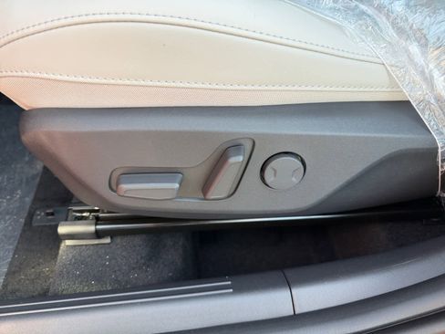 New 2026 Kia Niro EX FWD image 17