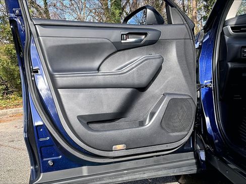 Certified 2022 Toyota Highlander XLE image 22