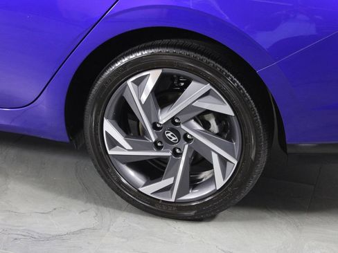 Certified 2025 Hyundai Elantra SEL FWD image 15