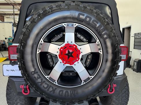 Used 2016 Jeep Wrangler Unlimited Rubicon w/ Connectivity Group AWD/4WD image 47