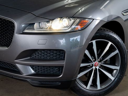 Used 2019 Jaguar F-PACE Prestige AWD/4WD image 3