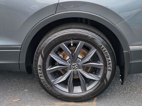 Certified 2023 Volkswagen Tiguan SE FWD image 14