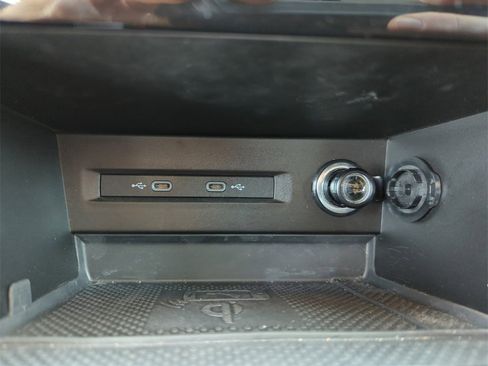 Used 2023 Volkswagen Taos SE image 37