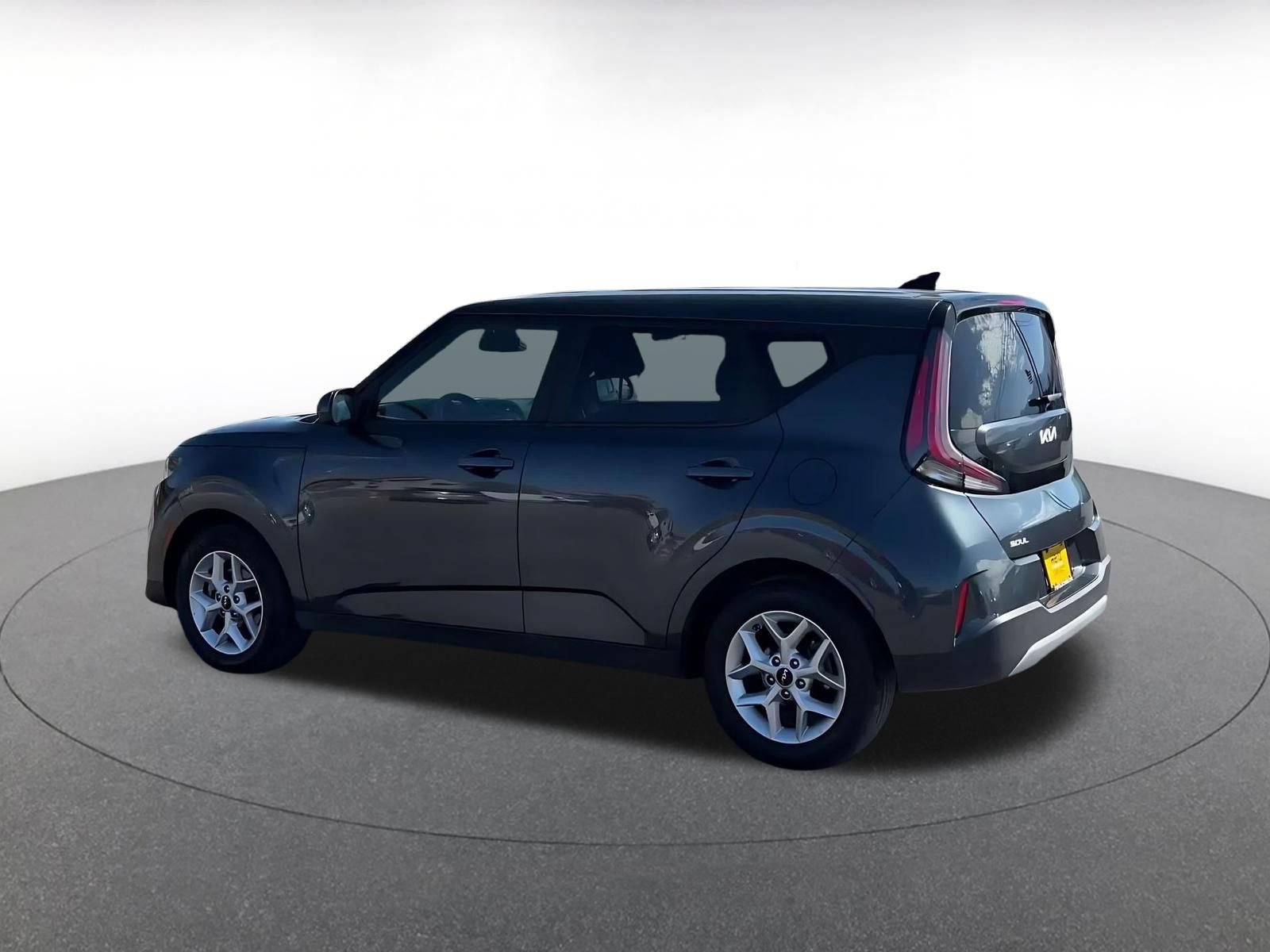 Used 2025 Kia Soul LX w/ LX Technology Package FWD image 9