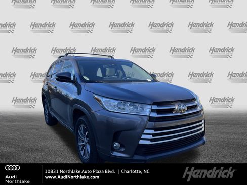 Used 2017 Toyota Highlander XLE image 1
