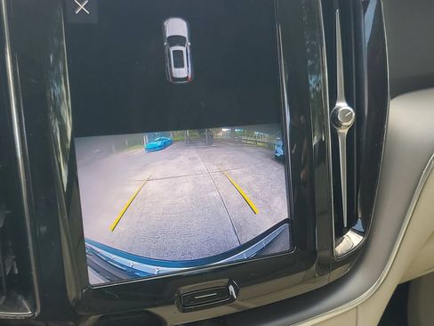 Certified 2023 Volvo XC60 B5 Core w/ Climate Package FWD image 26