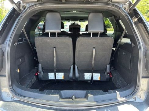Used 2017 Ford Explorer XLT w/ Equipment Group 202A AWD/4WD image 12