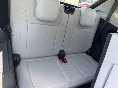 Used 2023 Volkswagen Tiguan SE FWD image 30