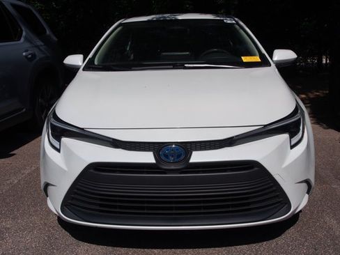 Used 2024 Toyota Corolla LE FWD image 3