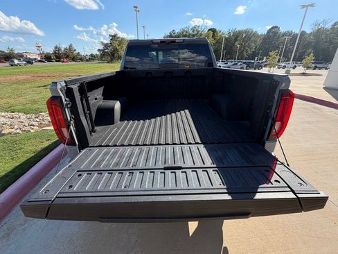 Used 2024 GMC Sierra 1500 AT4 w/ Technology Package AWD/4WD image 14