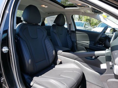 Certified 2024 Hyundai Elantra Limited image 12