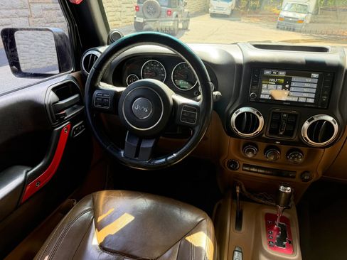 Used 2013 Jeep Wrangler Unlimited Sahara w/ Mopar Chrome Edition Group AWD/4WD image 12