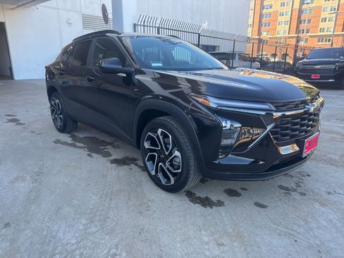 Used 2024 Chevrolet Trax RS w/ Sunroof Package image 4