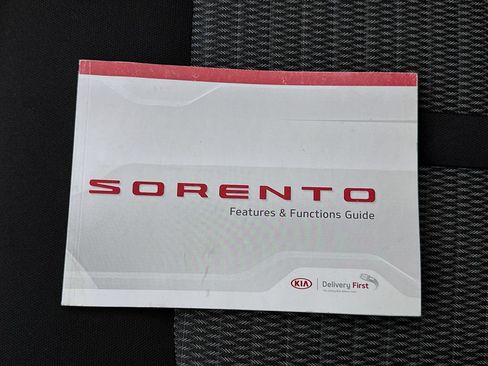 Used 2021 Kia Sorento LX FWD image 35