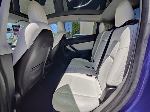 Used 2020 Tesla Model Y Long Range image 7