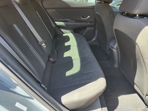 Used 2023 Hyundai Elantra SEL w/ Convenience Package image 16