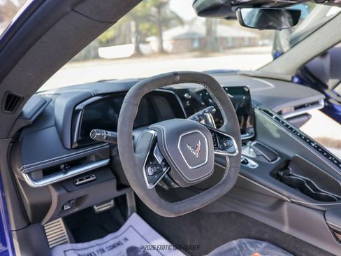 Used 2025 Chevrolet Corvette Stingray Premium Conv w/ Z51 Performance Package image 28