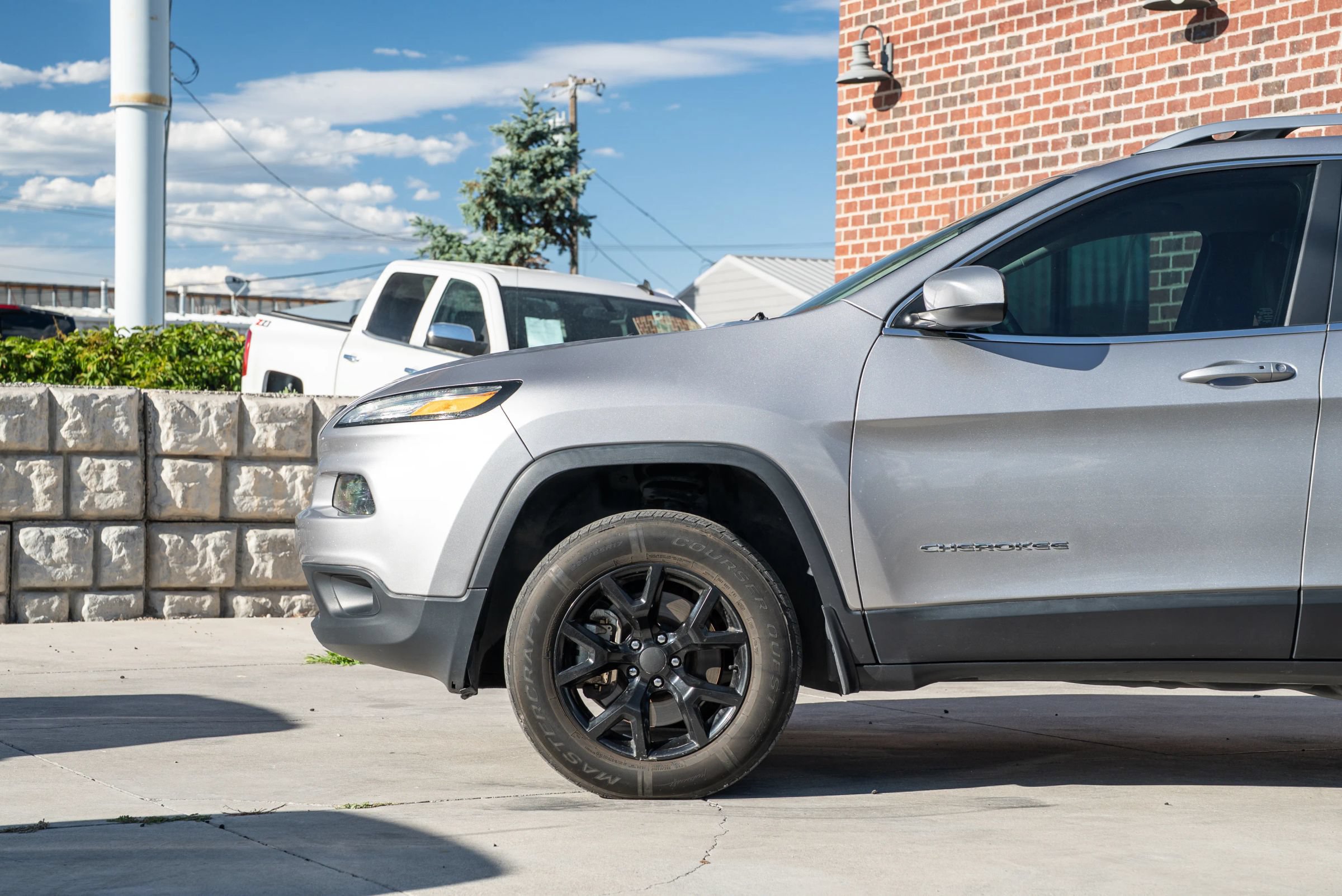 Used 2018 Jeep Cherokee Latitude Plus w/ Comfort/Convenience Group AWD/4WD image 4