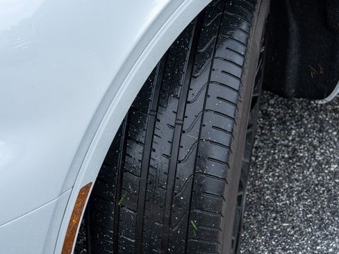 Used 2022 Bentley Bentayga AWD/4WD image 10