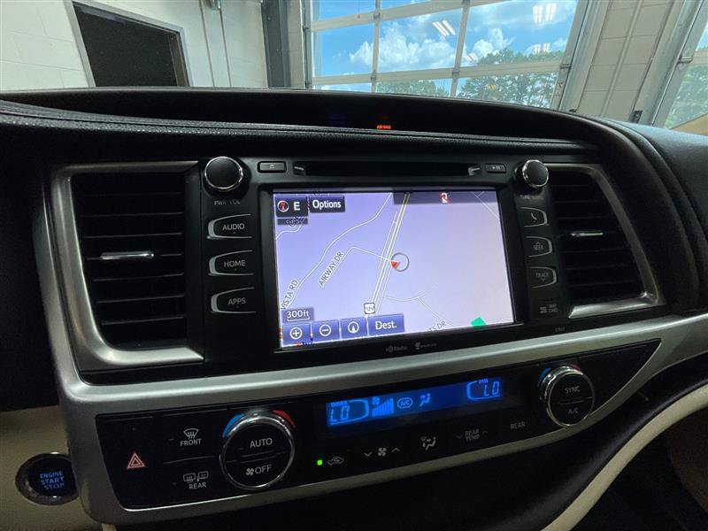 Used 2015 Toyota Highlander XLE FWD image 18