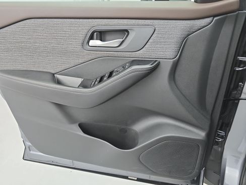Certified 2023 Nissan Rogue SV FWD image 25