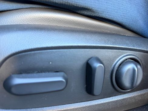 Used 2018 Chevrolet Equinox Premier FWD image 14