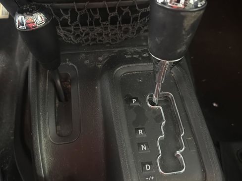 Used 2013 Jeep Wrangler Unlimited Sport AWD/4WD image 10