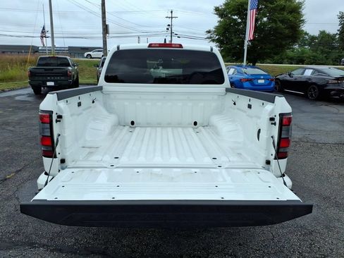 Certified 2023 Nissan Frontier SV w/ Tow Package AWD/4WD image 10