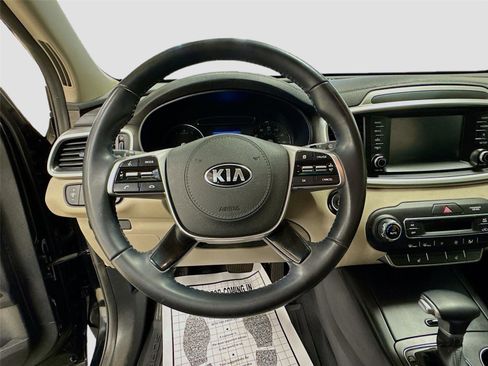 Used 2020 Kia Sorento S image 11