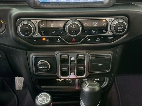 Used 2020 Jeep Gladiator Overland image 13