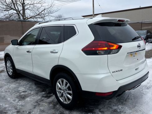 Used 2018 Nissan Rogue SV image 5