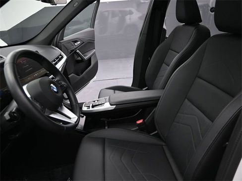 Used 2025 BMW X1 xDrive28i w/ Technology Package image 13