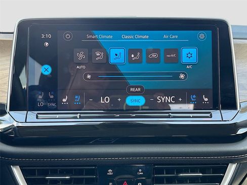 Used 2025 Volkswagen Atlas SE FWD image 17