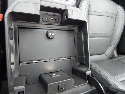 Used 2021 GMC Sierra 3500 Denali w/ Denali Ultimate Package image 35