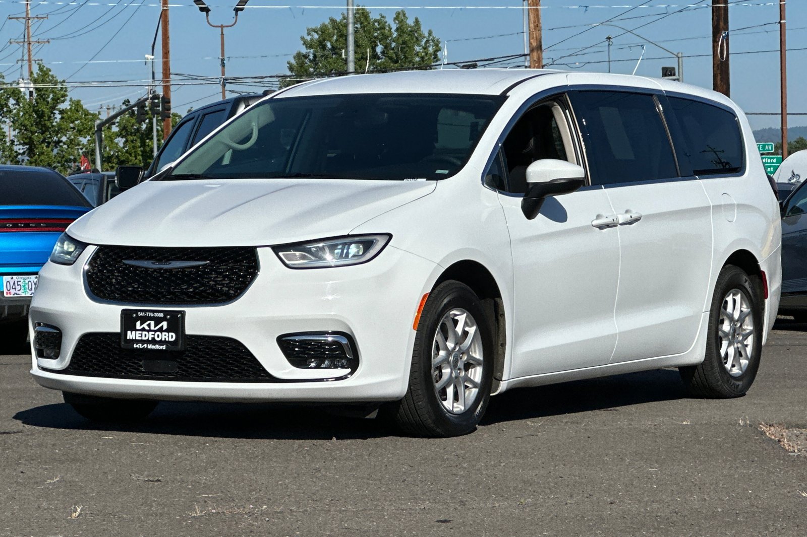 Used 2023 Chrysler Pacifica Touring-L FWD image 8