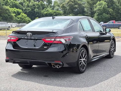 Used 2022 Toyota Camry SE FWD image 5
