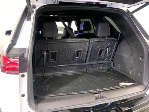 Used 2022 Chevrolet Traverse Premier w/ Redline Edition AWD/4WD image 4