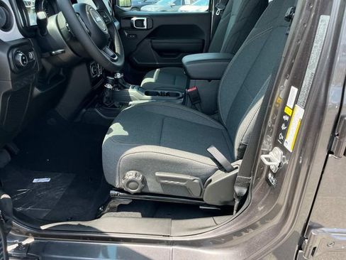 New 2025 Jeep Gladiator Sport image 8