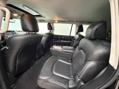 Used 2017 INFINITI QX80 4WD w/ Driver Assistance Package image 16