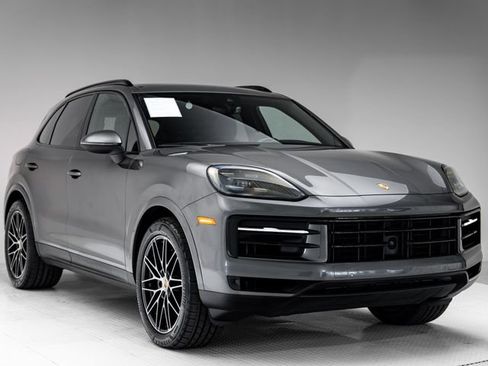 Certified 2024 Porsche Cayenne AWD/4WD image 32