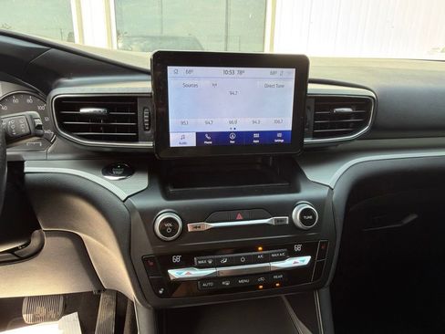 Used 2020 Ford Explorer XLT w/ Equipment Group 202A AWD/4WD image 13