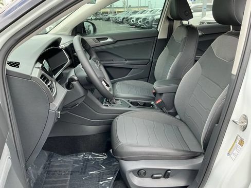 New 2026 Volkswagen Taos SE FWD image 13