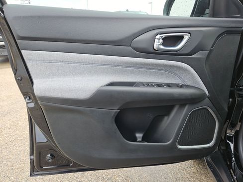 New 2026 Jeep Compass Latitude image 11