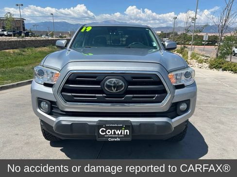Used 2019 Toyota Tacoma SR5 AWD/4WD image 2