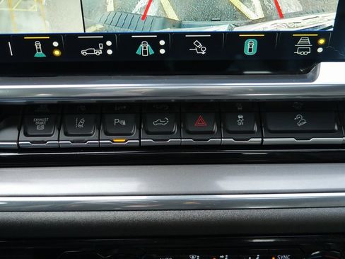 Used 2024 Chevrolet Silverado 2500 High Country w/ High Country Premium Package image 18