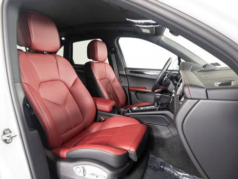 Certified 2026 Porsche Macan AWD/4WD image 34